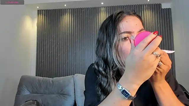 Snapshot of Alessia_Taylorr chatting on 03/20/25, 11:38 Alessia Taylorr online show from 03/20/25, 11:38