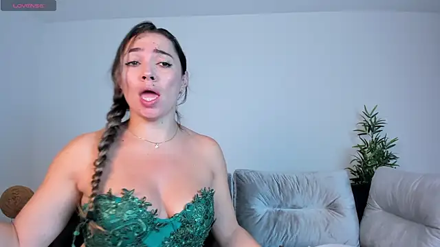 Snapshot of Alessia_Taylorr chatting on 03/21/25, 11:44 Alessia Taylorr online show from 03/21/25, 11:44