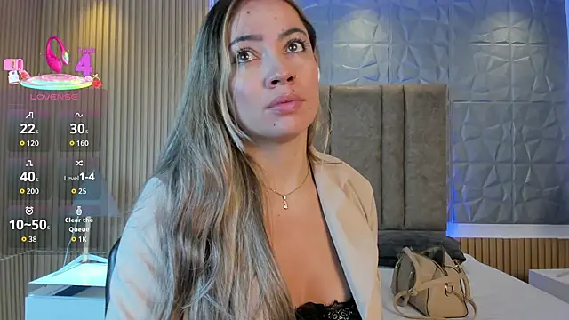 Snapshot of Alessia_Taylorr chatting on 09/12/25, 12:05 Alessia Taylorr online show from 09/12/25, 12:05