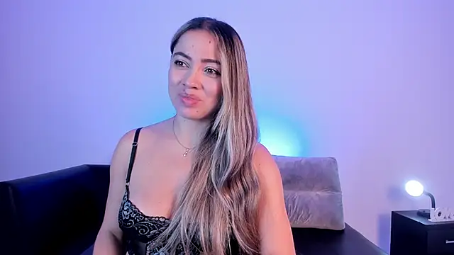 Snapshot of Alessia_Taylorr chatting on 09/16/25, 11:44 Alessia Taylorr online show from 09/16/25, 11:44