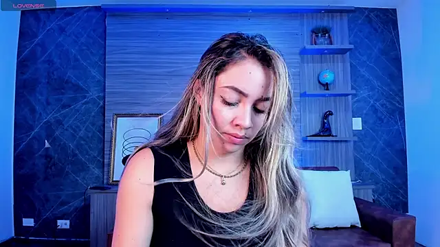 Snapshot of Alessia_Taylorr chatting on 09/18/25, 11:45 Alessia Taylorr online show from 09/18/25, 11:45