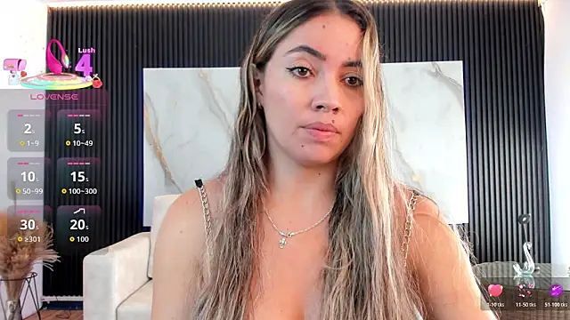 Snapshot of Alessia_Taylorr chatting on 10/28/25, 01:03 Alessia Taylorr online show from 10/28/25, 01:03