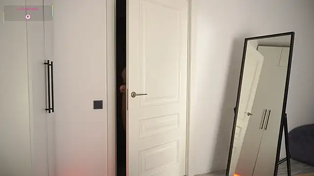 Snapshot of GlamourNova chatting on 10/04/25, 08:40 GlamourNova online show from 10/04/25, 08:40