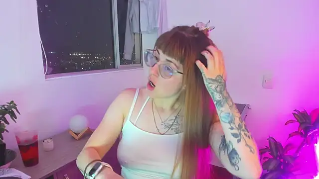 Snapshot of tekila__ chatting on 04/09/26, 11:32 tekila online show from 04/09/26, 11:32