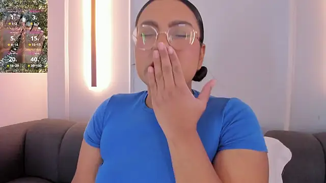 ellamontoya online show from 11/04/25, 01:10