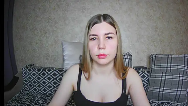 Snapshot of ElllaNuar chatting on 12/11/24, 02:41 ElllaNuar online show from 12/11/24, 02:41