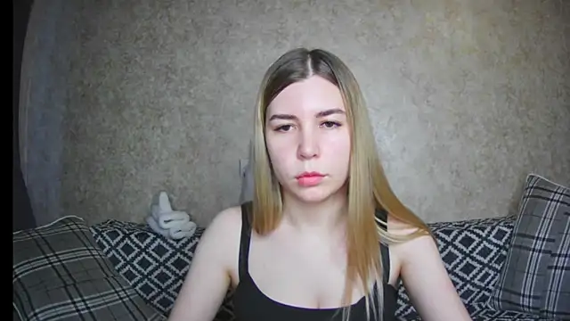 Snapshot of ElllaNuar chatting on 12/16/24, 07:04 ElllaNuar online show from 12/16/24, 07:04