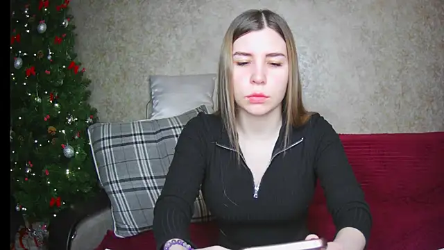 Snapshot of ElllaNuar chatting on 01/14/25, 01:15 ElllaNuar online show from 01/14/25, 01:15