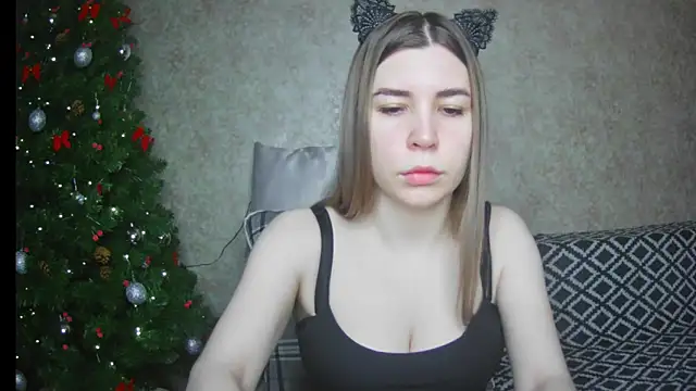 Snapshot of ElllaNuar chatting on 01/20/25, 01:28 ElllaNuar online show from 01/20/25, 01:28