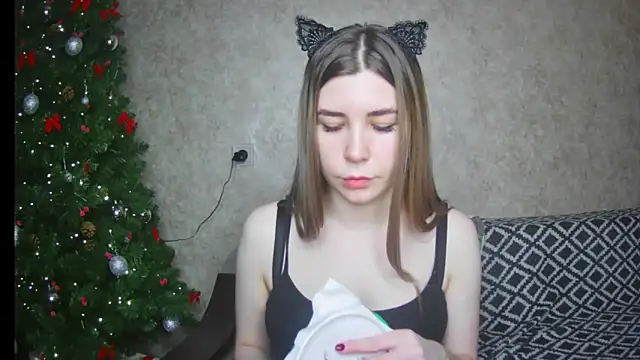 Snapshot of ElllaNuar chatting on 01/20/25, 04:43 ElllaNuar online show from 01/20/25, 04:43