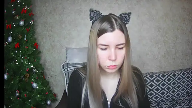 Snapshot of ElllaNuar chatting on 01/24/25, 01:13 ElllaNuar online show from 01/24/25, 01:13