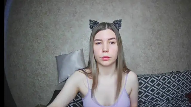 Snapshot of ElllaNuar chatting on 02/06/25, 06:51 ElllaNuar online show from 02/06/25, 06:51