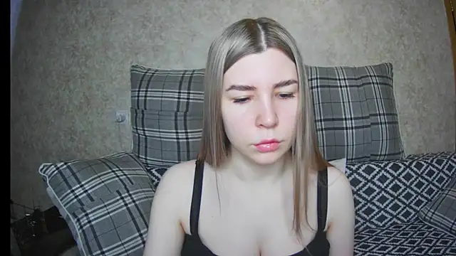 Snapshot of ElllaNuar chatting on 03/13/25, 05:54 ElllaNuar online show from 03/13/25, 05:54