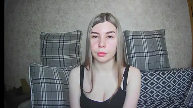 Snapshot of ElllaNuar chatting on 03/14/25, 01:48 ElllaNuar online show from 03/14/25, 01:48