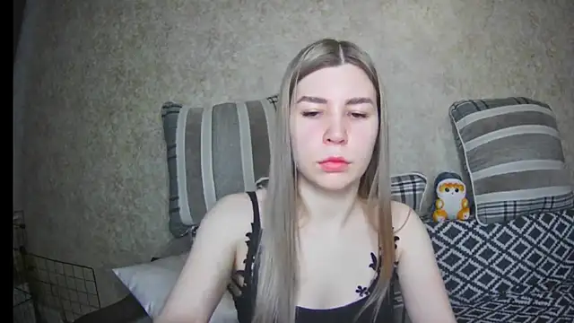 Snapshot of ElllaNuar chatting on 03/17/25, 01:35 ElllaNuar online show from 03/17/25, 01:35