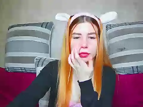 Snapshot of ElllaNuar chatting on 09/23/25, 01:52 ElllaNuar online show from 09/23/25, 01:52