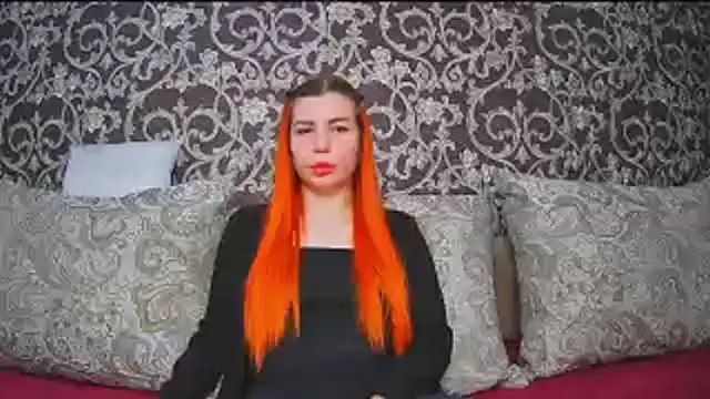 Snapshot of ElllaNuar chatting on 11/12/25, 03:18 ElllaNuar online show from 11/12/25, 03:18