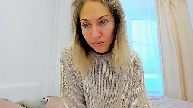 Snapshot of Mona_Cruz chatting on 12/08/24, 06:22 Mona Cruz online show from 12/08/24, 06:22