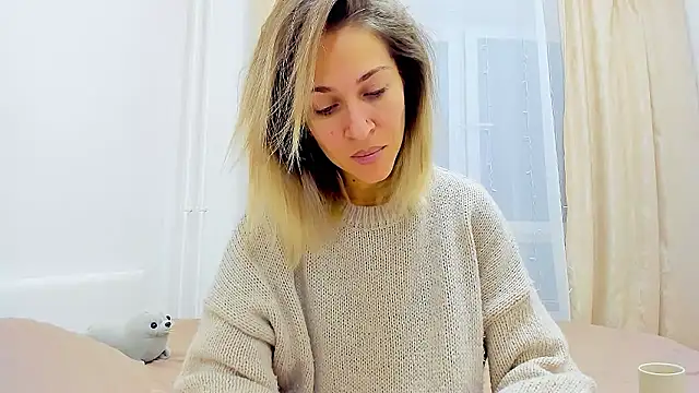 Snapshot of Mona_Cruz chatting on 12/09/24, 05:07 Mona Cruz online show from 12/09/24, 05:07