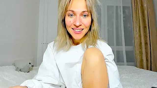 Snapshot of Mona_Cruz chatting on 02/22/25, 08:09 Mona Cruz online show from 02/22/25, 08:09