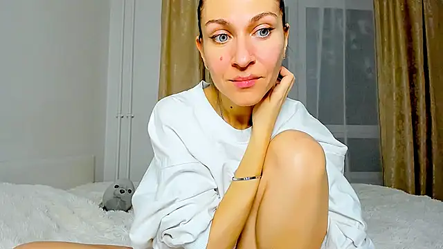 Snapshot of Mona_Cruz chatting on 02/25/25, 07:36 Mona Cruz online show from 02/25/25, 07:36