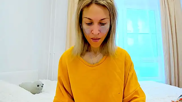 Snapshot of Mona_Cruz chatting on 03/03/25, 05:31 Mona Cruz online show from 03/03/25, 05:31