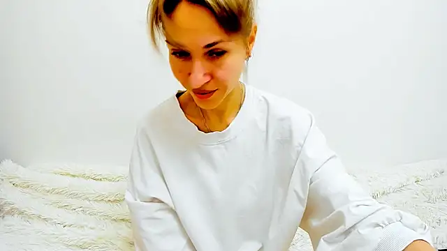 Snapshot of Mona_Cruz chatting on 03/06/25, 08:16 Mona Cruz online show from 03/06/25, 08:16