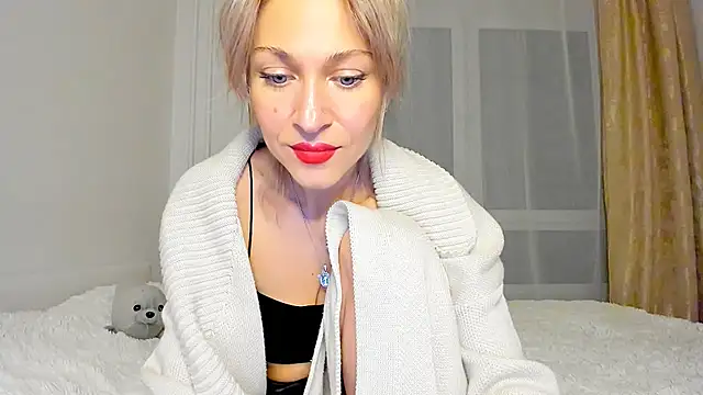 Snapshot of Mona_Cruz chatting on 03/10/25, 07:40 Mona Cruz online show from 03/10/25, 07:40