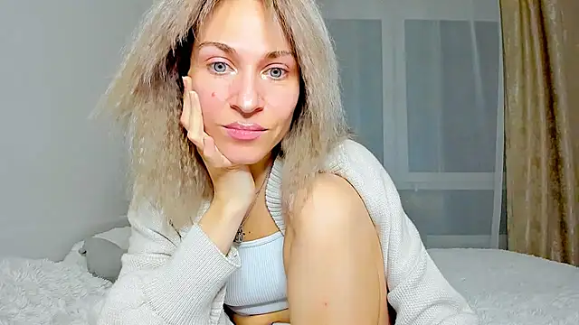 Snapshot of Mona_Cruz chatting on 03/19/25, 09:05 Mona Cruz online show from 03/19/25, 09:05