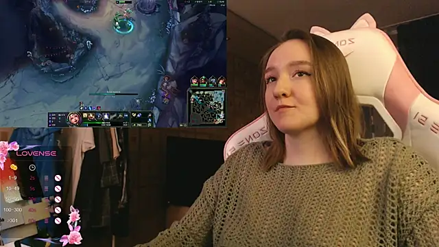 MoonlishSiren online show from 12/17/25, 06:14