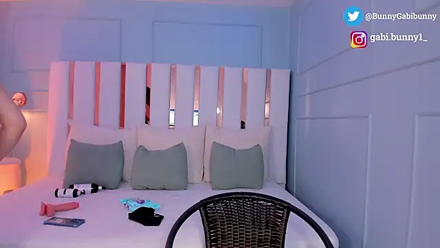 gabi bunny online show from 10/30/25, 05:24