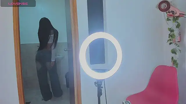 Nicole Paradise online show from 10/17/25, 12:41