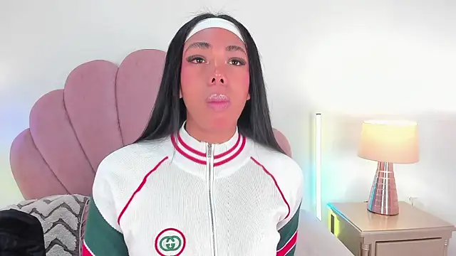 Nicole Paradise online show from 12/15/25, 12:53