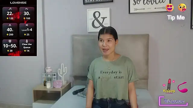 Snapshot of SophiaMeyerst chatting on 05/02/26, 12:54 SophiaMeyerst online show from 05/02/26, 12:54
