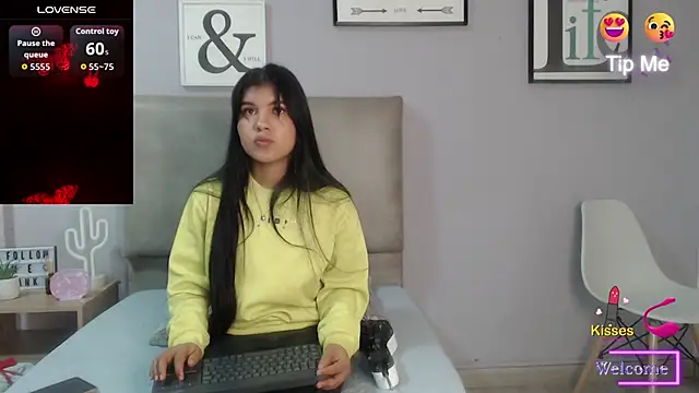 Snapshot of SophiaMeyerst chatting on 05/04/26, 01:07 SophiaMeyerst online show from 05/04/26, 01:07