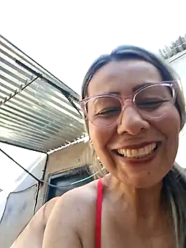Snapshot of Mia-funny20 chatting on 05/13/26, 08:49 Mia-funny20 online show from 05/13/26, 08:49