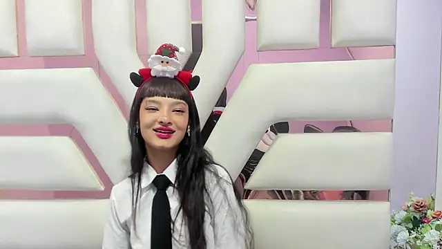 Snapshot of Aurora_18 chatting on 12/12/24, 05:48 Aurora 18 online show from 12/12/24, 05:48