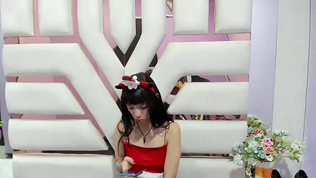 Snapshot of Aurora_18 chatting on 12/14/24, 05:47 Aurora 18 online show from 12/14/24, 05:47