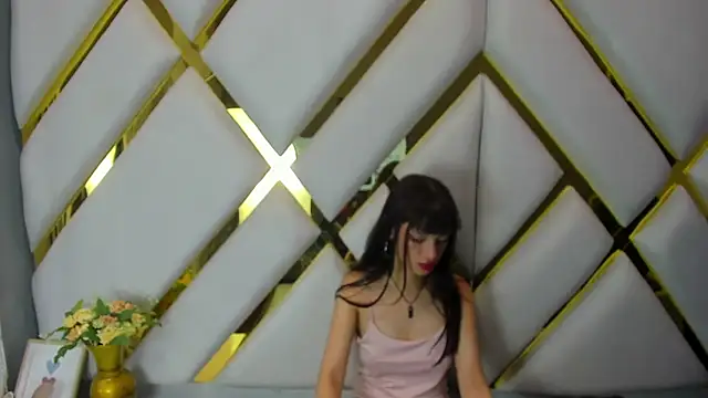 Snapshot of Aurora_18 chatting on 12/19/24, 05:40 Aurora 18 online show from 12/19/24, 05:40