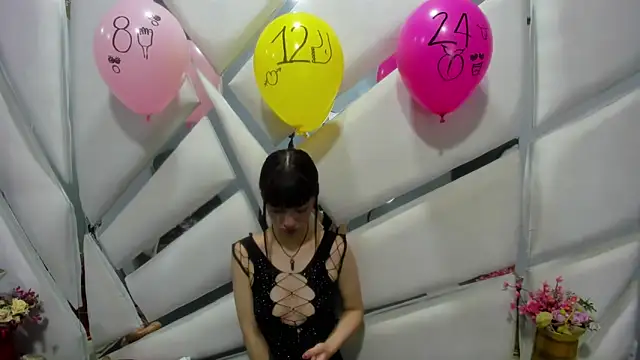 Snapshot of Aurora_18 chatting on 12/28/24, 02:21 Aurora 18 online show from 12/28/24, 02:21