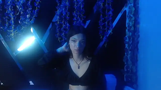 Snapshot of Aurora_18 chatting on 09/18/25, 02:19 Aurora 18 online show from 09/18/25, 02:19