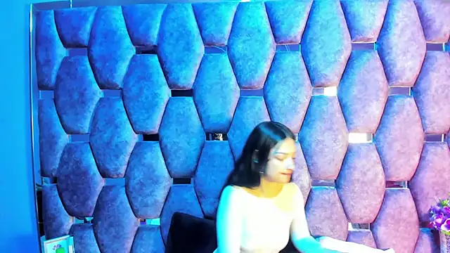 Snapshot of Aurora_18 chatting on 10/10/25, 02:16 Aurora 18 online show from 10/10/25, 02:16