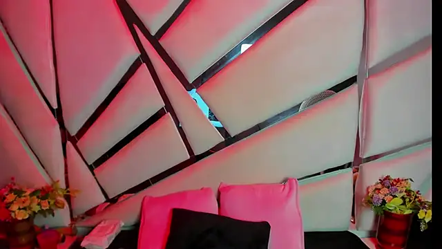 Snapshot of Aurora_18 chatting on 10/11/25, 02:37 Aurora 18 online show from 10/11/25, 02:37