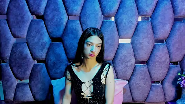 Aurora 18 online show from 12/04/25, 02:59