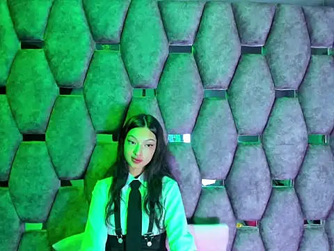 Aurora 18 online show from 01/08/26, 02:41