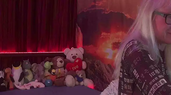 MoniCutex online show from 12/14/24, 02:56