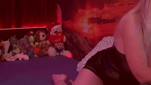 MoniCutex online show from 03/23/25, 03:10