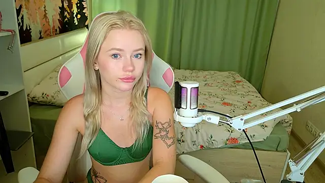 LexieLoree online show from 09/23/25, 03:42