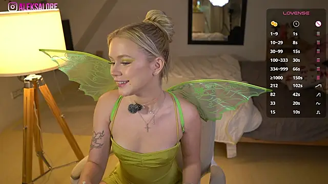 LexieLoree online show from 10/31/25, 04:13