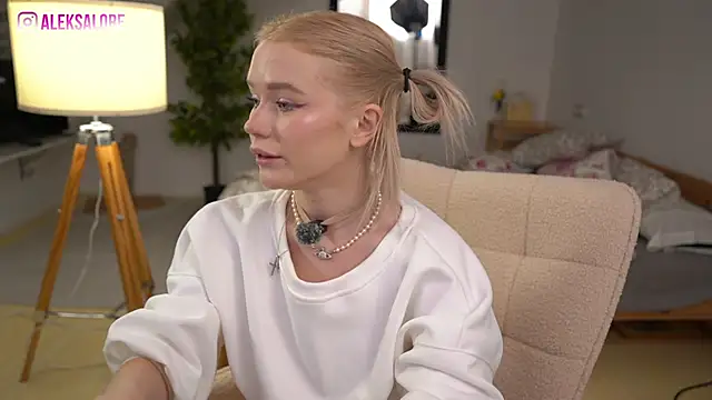 LexieLoree online show from 12/05/25, 04:10